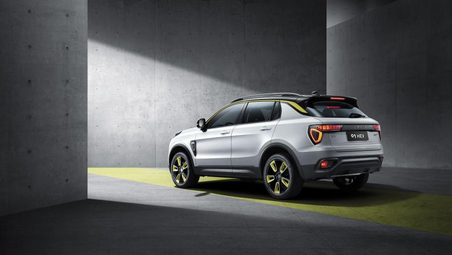  LYNK&Co 01 HEV (CX11) 2019 года  (фото 4 из 11)